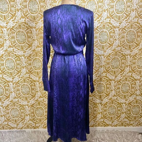 NWT The Andamane Beverly Gorgeous Satin Wrap Midi Dress in Snake Viola size XS - Picture 9 of 12